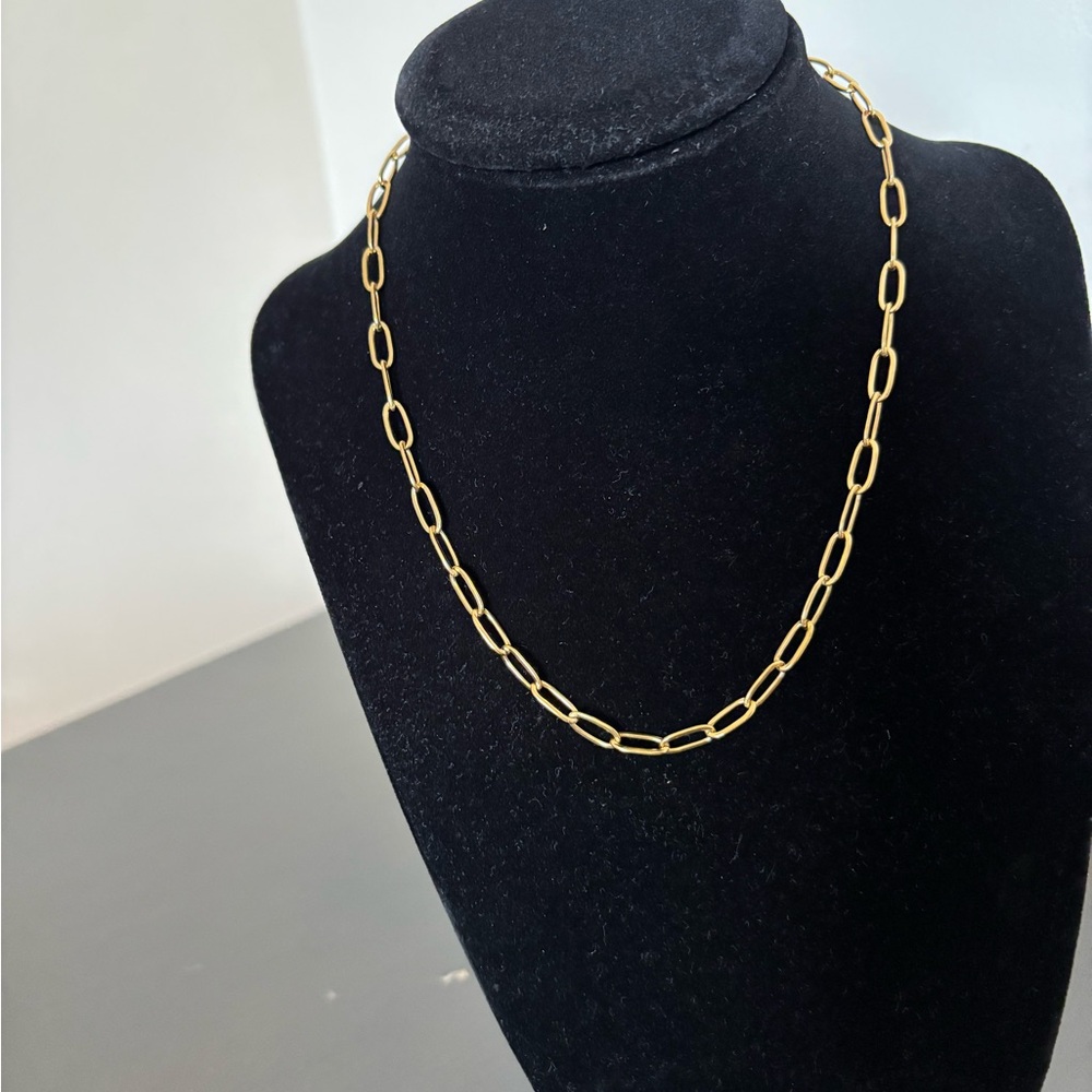 Elegant Gold necklace